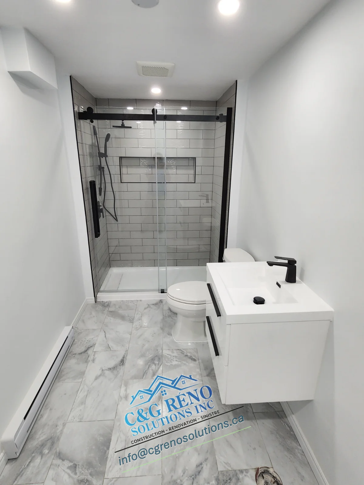 Bathroom Renovation – Tub to Walk-In Shower Conversion, C&G Réno Solutions Inc., Entrepreneur général à Longueuil (1)